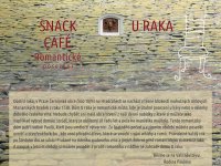 Snack Café U Raka - posezení u Pražského hradu